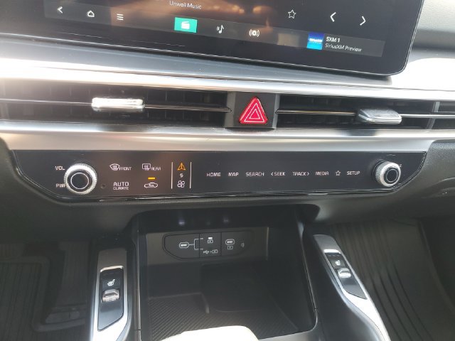 Certified 2025 Kia Sorento S AWD/4WD image 32