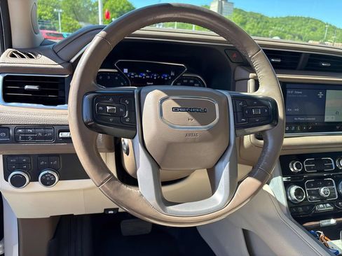 Used 2021 GMC Yukon Denali w/ Denali Premium Package AWD/4WD image 16