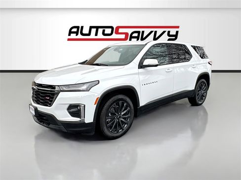 Used 2023 Chevrolet Traverse RS image 3