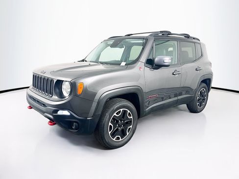 Used 2017 Jeep Renegade Trailhawk w/ Premium Trailhawk Package AWD/4WD image 3