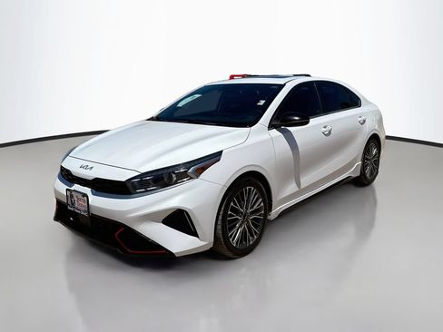 Used 2022 Kia Forte GT-Line w/ GT-Line Premium Package FWD image 3