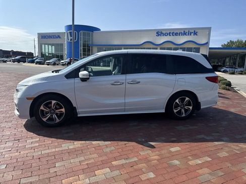 Used 2020 Honda Odyssey Touring image 3