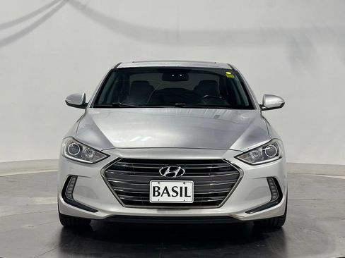 Used 2017 Hyundai Elantra Limited w/ Limited Tech Package 04 FWD image 9