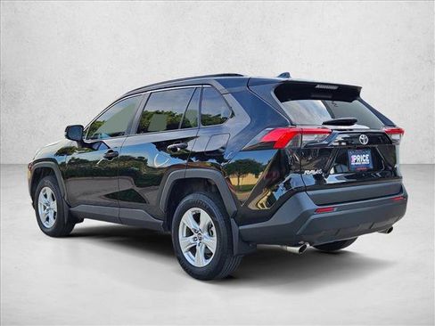 Used 2019 Toyota RAV4 XLE w/ Convenience Package FWD image 8