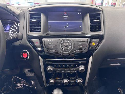 Used 2017 Nissan Pathfinder SV image 24