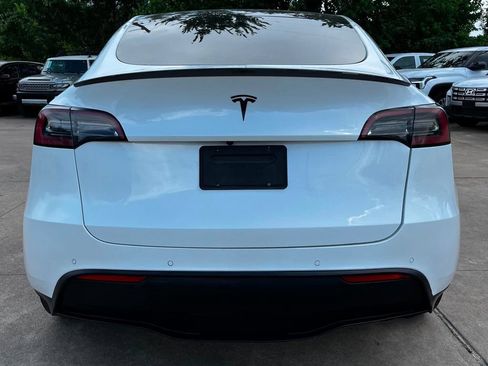 Used 2022 Tesla Model Y Long Range AWD/4WD image 8
