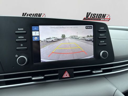 Certified 2025 Hyundai Elantra SE image 26