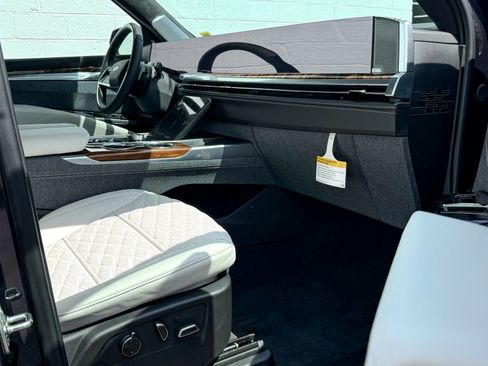 New 2026 Cadillac Escalade Platinum Sport w/ LPO, ONYX Package AWD/4WD image 12