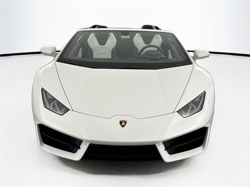 Used 2019 Lamborghini Huracan LP 580-2 image 2