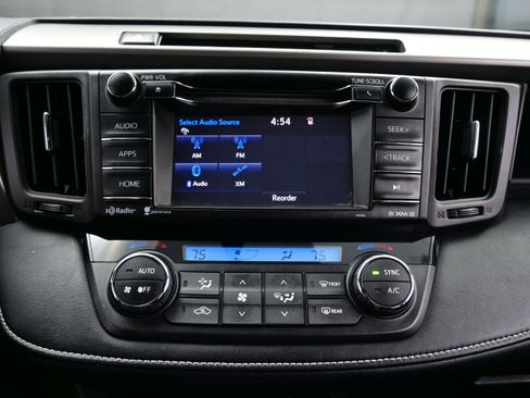 Used 2016 Toyota RAV4 XLE AWD/4WD image 19