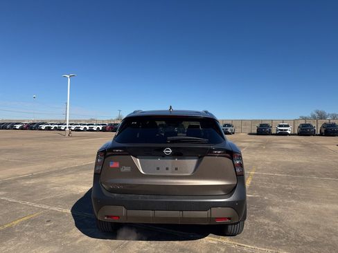 Certified 2025 Nissan Kicks SV w/ SV Premium Package image 11