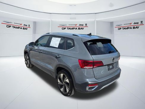 Used 2024 Volkswagen Taos SE AWD/4WD image 4