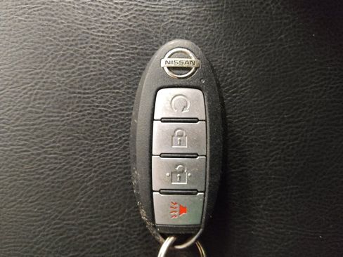 Used 2019 Nissan Pathfinder SV AWD/4WD image 32