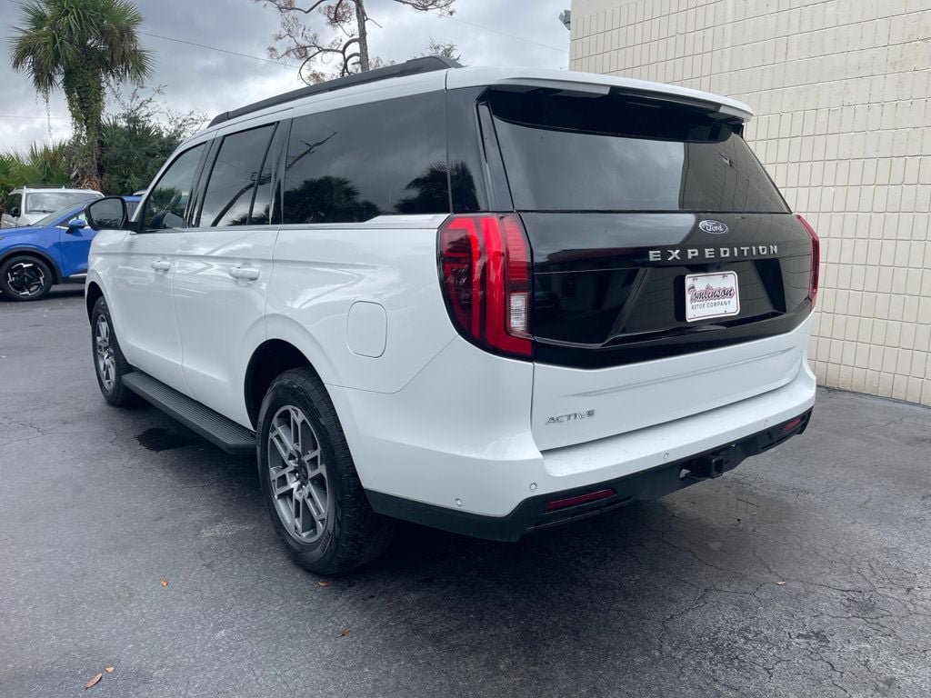 Used 2025 Ford Expedition Active AWD/4WD image 3