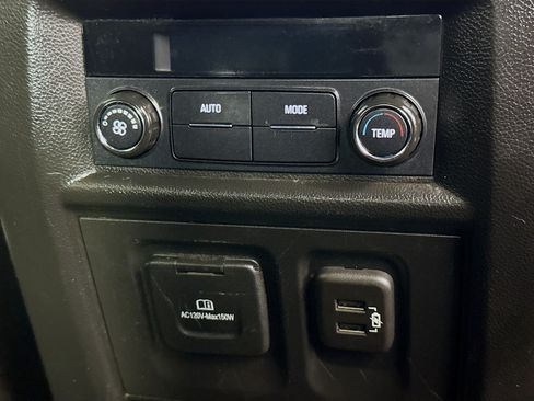 Used 2022 Chevrolet Traverse RS FWD image 42
