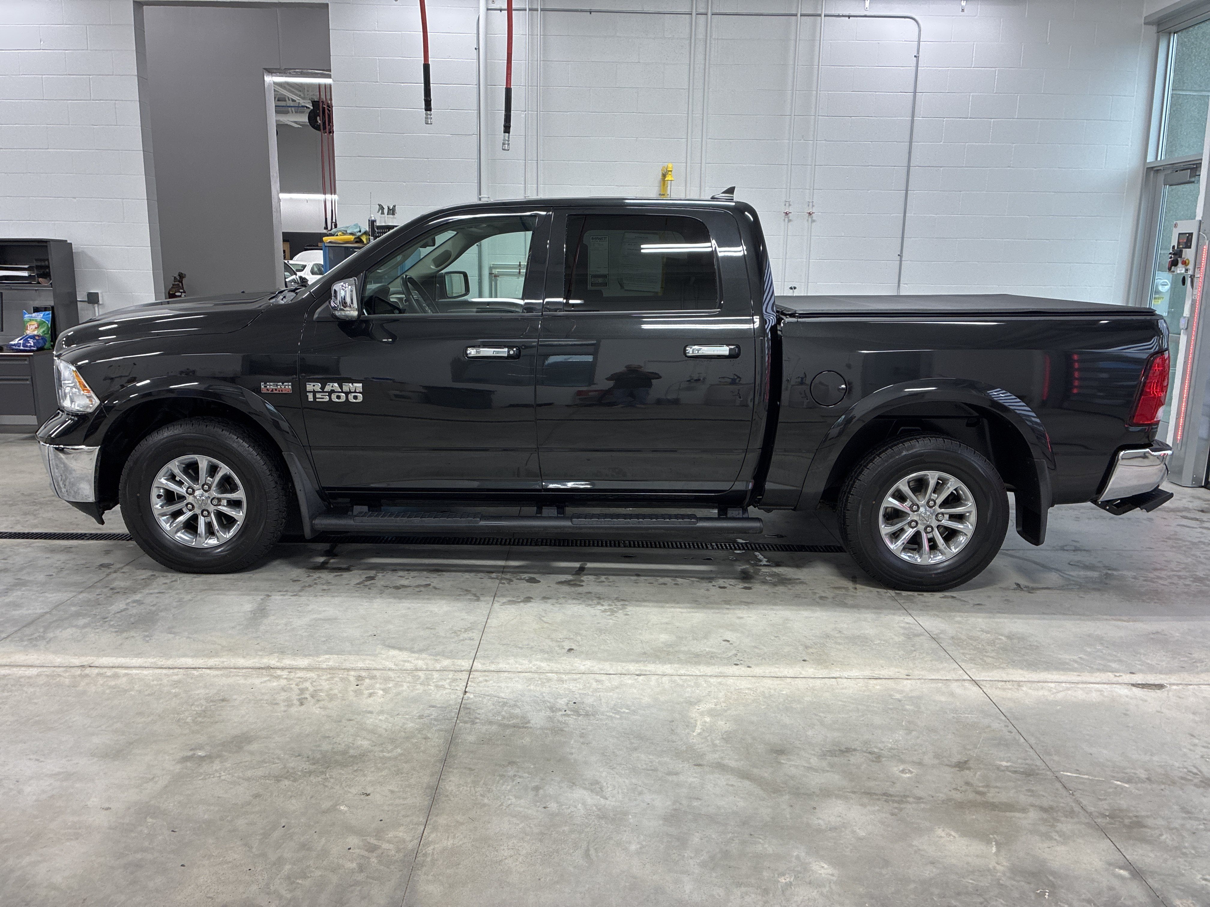 Used 2018 RAM 1500 SLT AWD/4WD image 6