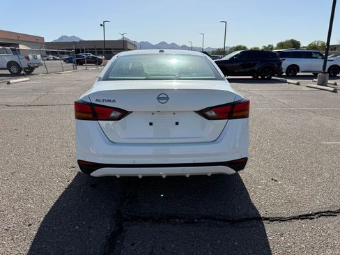 Used 2025 Nissan Altima 2.5 SV FWD image 6