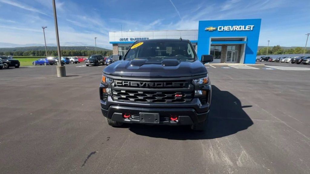 Used 2023 Chevrolet Silverado 1500 Custom Trail Boss AWD/4WD image 3