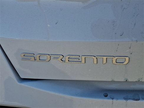 Certified 2025 Kia Sorento LX image 30