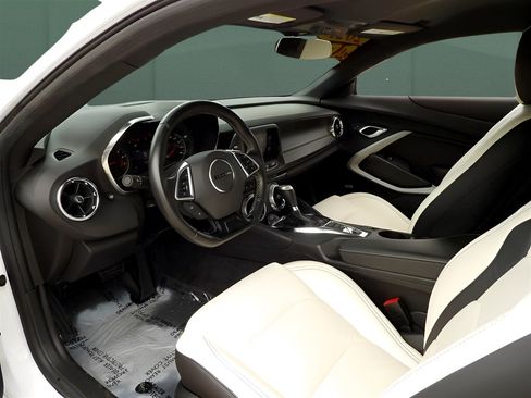 Used 2021 Chevrolet Camaro LT w/ RS Package image 13