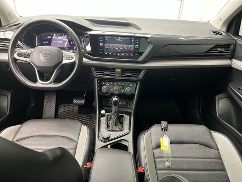 Used 2022 Volkswagen Taos SEL image 4