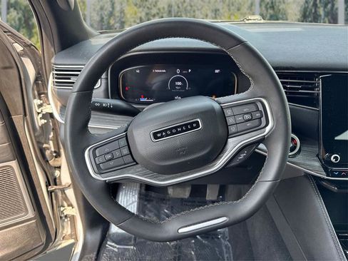 Used 2024 Jeep Wagoneer L Series II w/ Flexible Seating Group AWD/4WD image 18