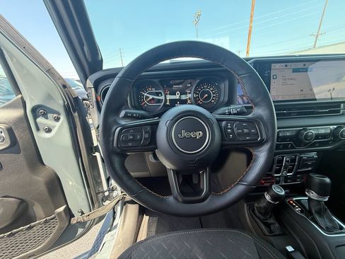 Used 2024 Jeep Gladiator Mojave w/ Convenience Group AWD/4WD image 17
