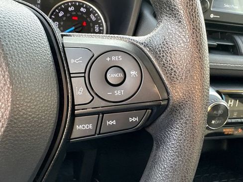 Used 2022 Toyota RAV4 XLE image 29