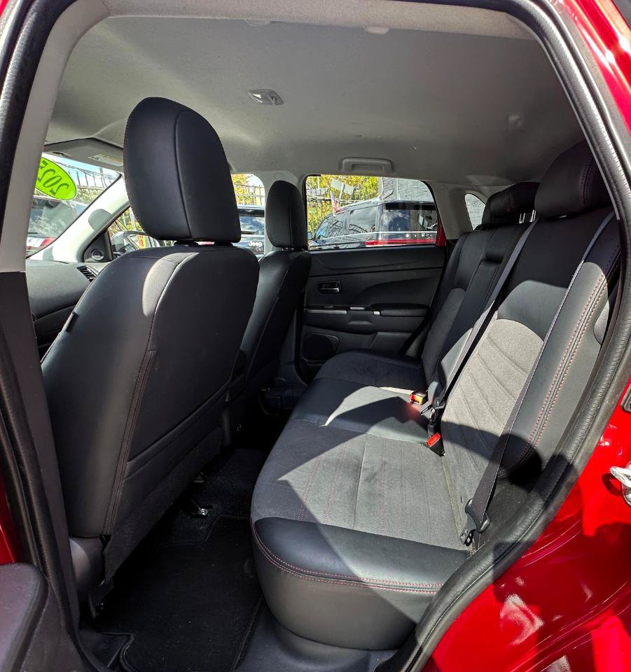 Used 2025 Mitsubishi Outlander Sport LE AWD/4WD image 23