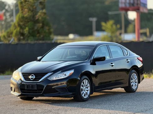 Used 2017 Nissan Altima 2.5 S w/ Power Driver Seat Package FWD image 6
