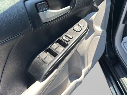 Used 2013 Toyota Camry LE FWD image 19