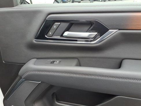 Certified 2025 GMC Yukon Denali AWD/4WD image 14