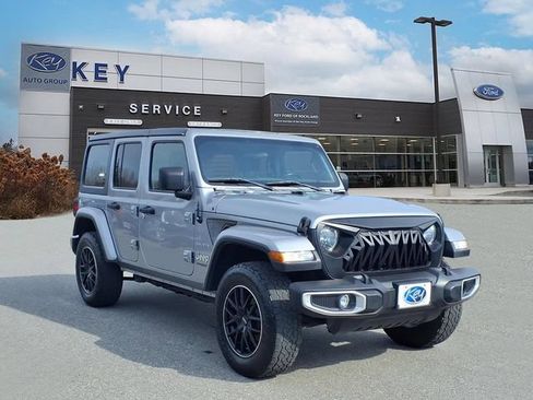 Used 2020 Jeep Wrangler Unlimited Sahara AWD/4WD image 3
