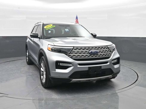 Used 2021 Ford Explorer Limited w/ Equipment Group 301A image 2