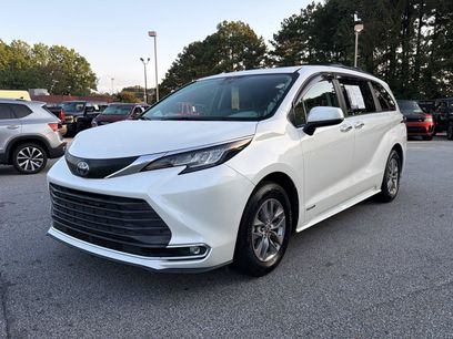 Used 2021 Toyota Sienna XLE
