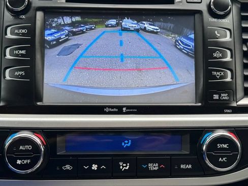 Used 2015 Toyota Highlander XLE AWD/4WD image 11