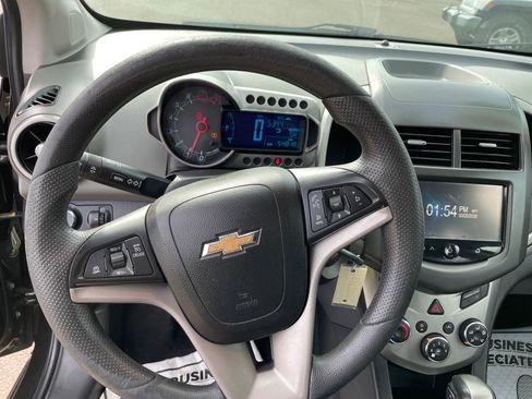 Used 2016 Chevrolet Sonic LT image 10