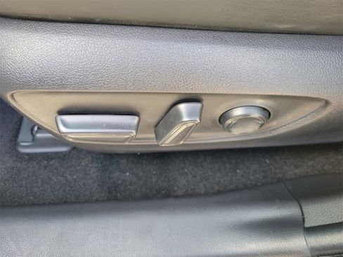 Used 2021 Toyota RAV4 XLE Premium image 18