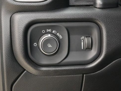 Used 2024 RAM 2500 Tradesman w/ Chrome Appearance Group image 21