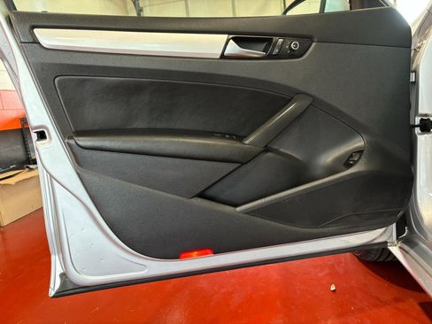 Used 2013 Volkswagen Passat 2.5 SE image 26