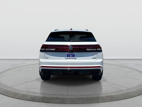 Used 2026 Volkswagen Atlas Cross Sport SEL R-Line AWD/4WD image 7