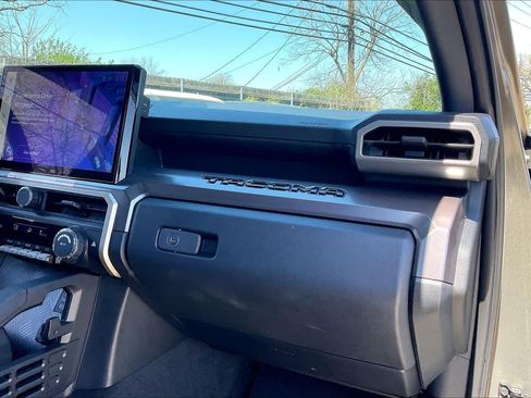 Used 2025 Toyota Tacoma TRD Sport image 17