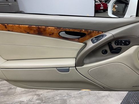 Used 2011 Mercedes-Benz SL 550 550 image 30