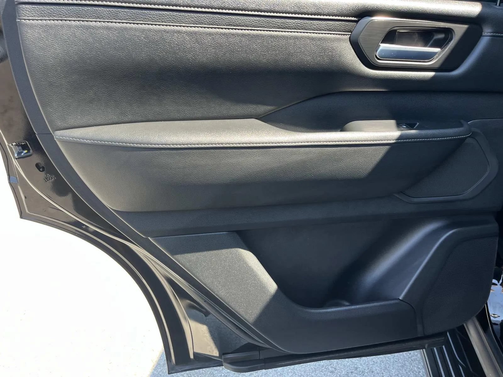 Used 2025 Nissan Armada SV RWD image 18