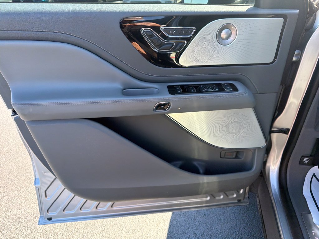 Used 2021 Lincoln Aviator Reserve w/ Equipment Group 202A AWD/4WD image 12