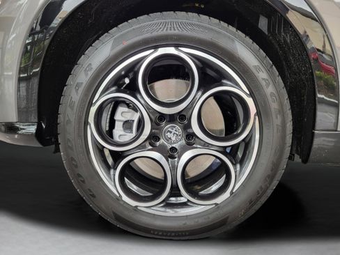 New 2025 Alfa Romeo Tonale w/ Premium Package image 9