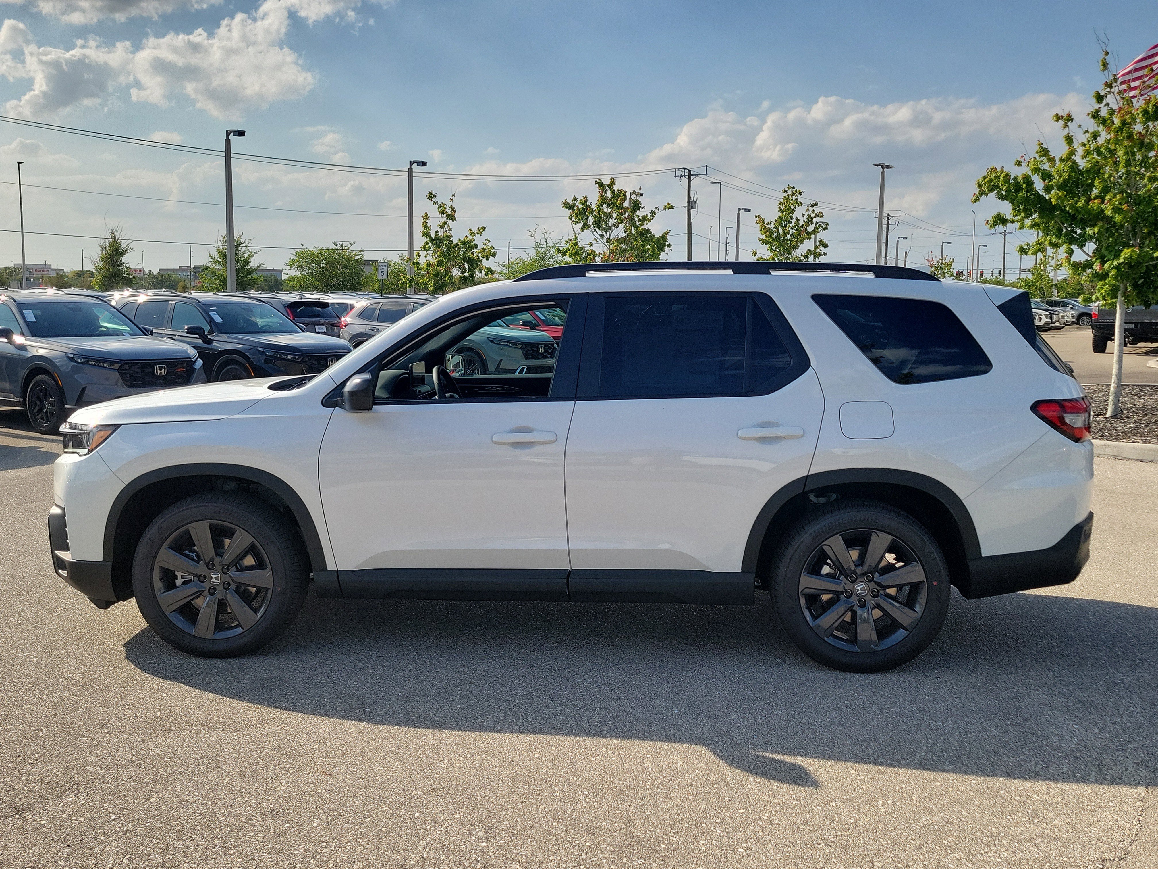 New 2026 Honda Pilot Sport image 4
