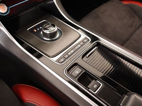 Used 2019 Jaguar XE S image 9