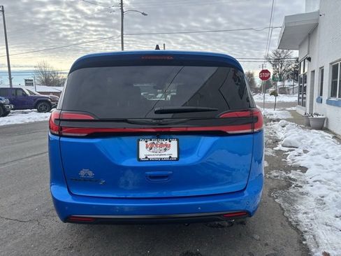 New 2026 Chrysler Pacifica Select w/ S Appearance Package image 7