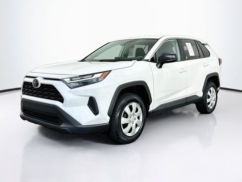 Used 2025 Toyota RAV4 LE AWD/4WD image 3